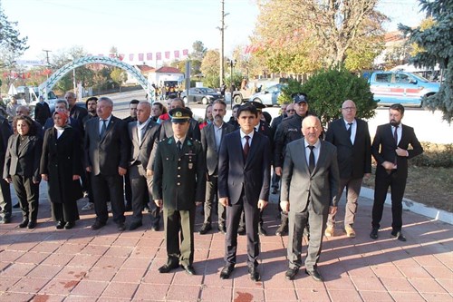 İlçemizde 10 Kasım Atatürk'ü Anma Günü Çelenk Koyma Töreni Gerçekleştirildi